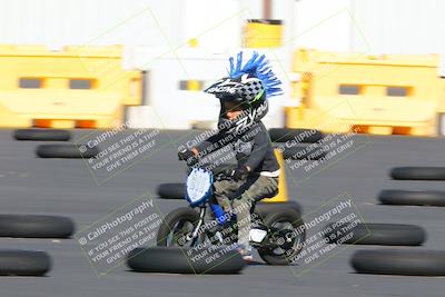 media/Nov-06-2022-SoCal Trackdays (Sun) [[208d2ccc26]]/Around the Pits/